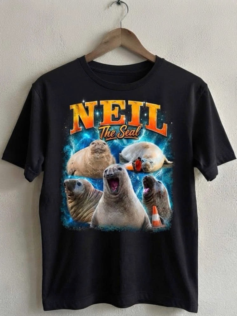 Neil The Seal Graphic T-Shirt - Black